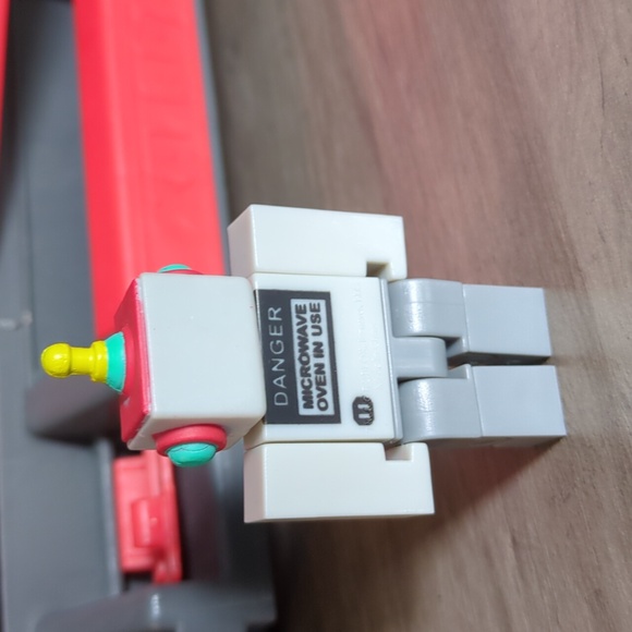 Roblox Series 2 Microwave Spybot - Picture 2 of 4